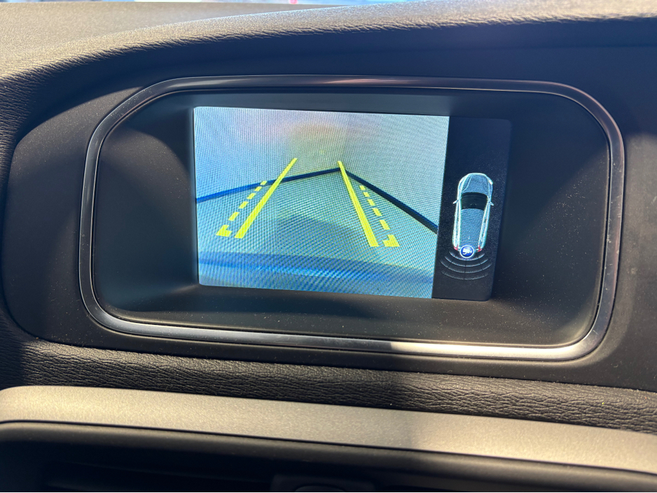 2015 Volvo V40 LOW KMS - AUTO - NEW NCT - REVERSE CAMERA €10,950