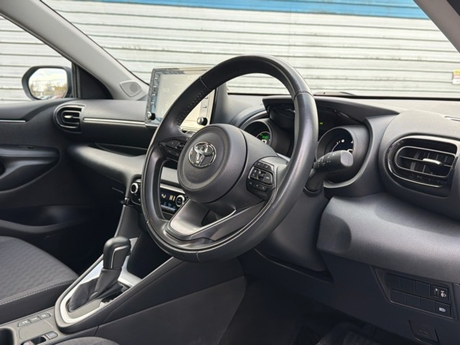 2021 Toyota Yaris *NOW SOLD* HYBRID LUNA SPORT // SMART ENTRY/SMART START // AIR CON // BLUETOOTH // APPLE CARPLAY // DIGITAL DASH // PRIVACY GLASS €22,945