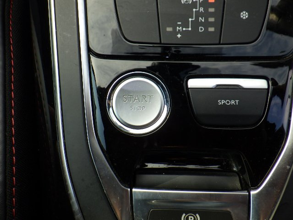 2017 Peugeot 308 - image 10