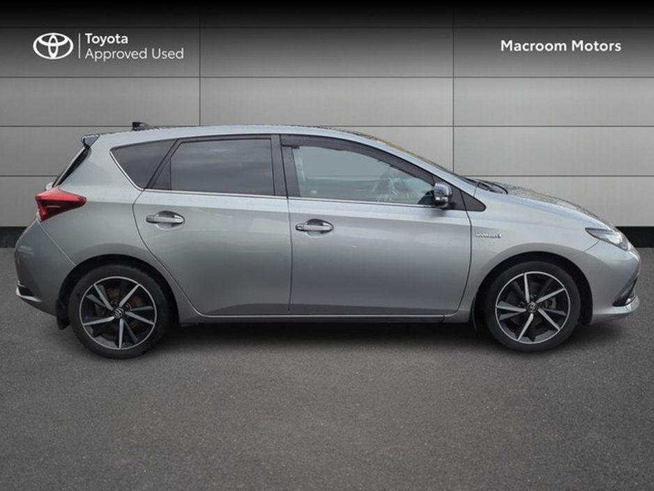 2018 Toyota Auris AURIS HYBRID LUNA SPORT €17,950