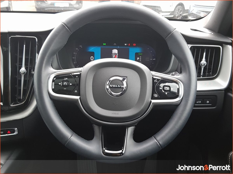 2024 Volvo XC60 - image 9