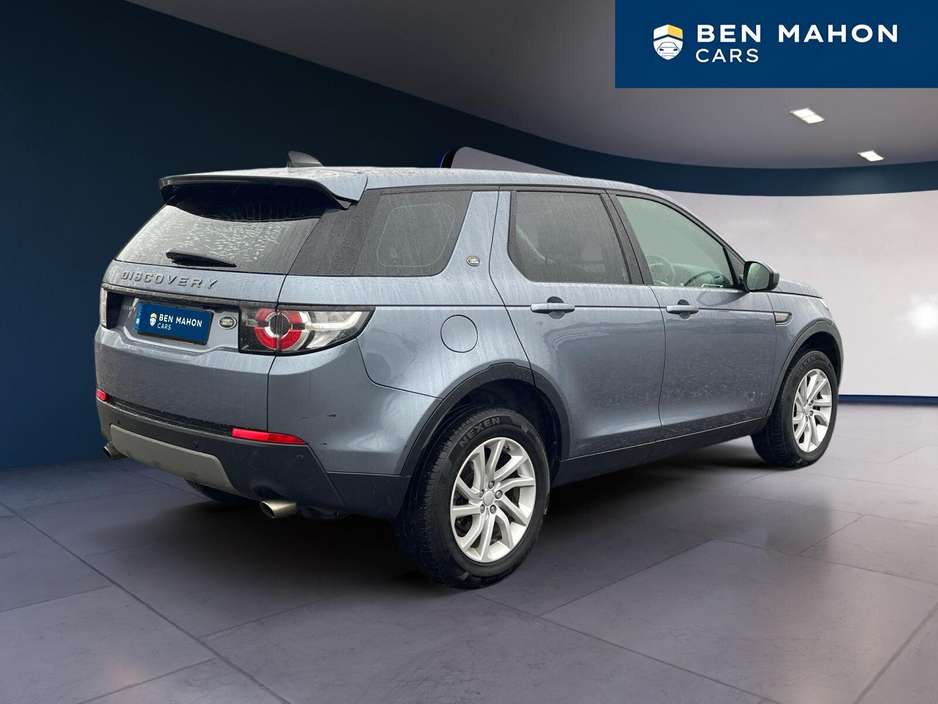 2018 Land Rover Discovery - image 4