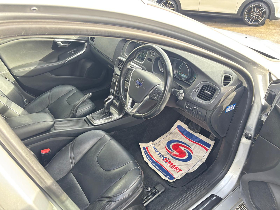 2015 Volvo V40 - image 5
