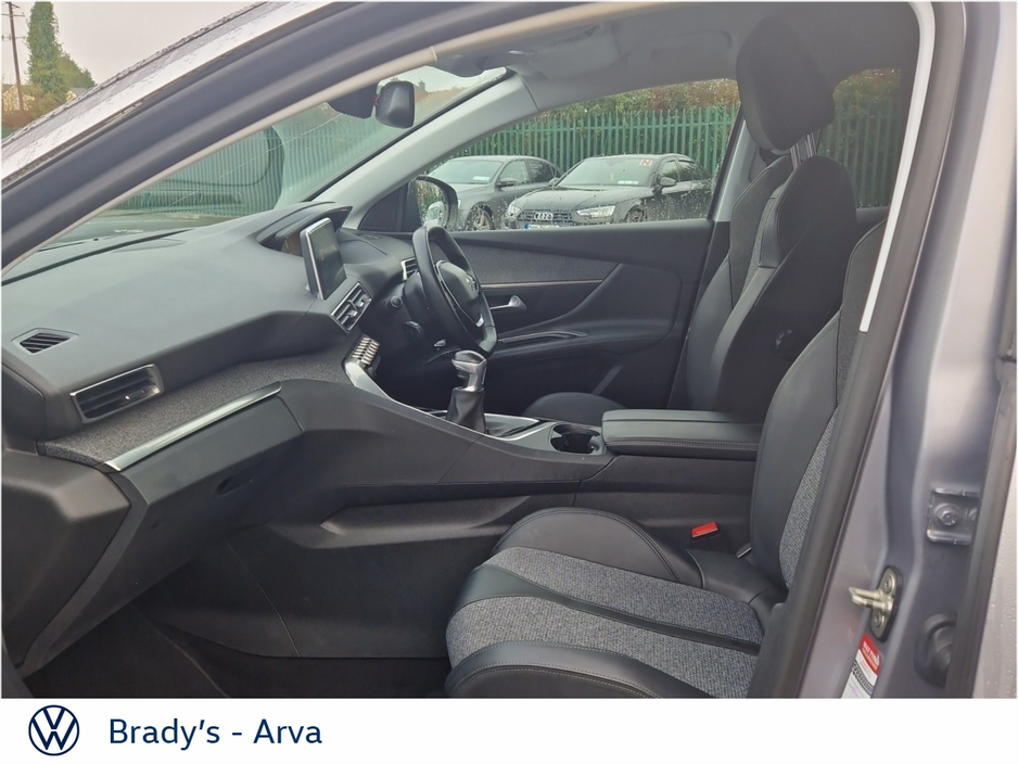 2019 Peugeot 3008 - image 4