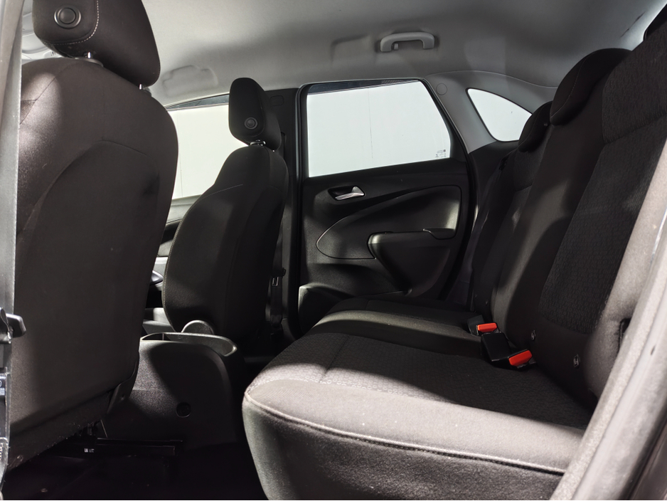 2022 Opel Crossland X - image 13