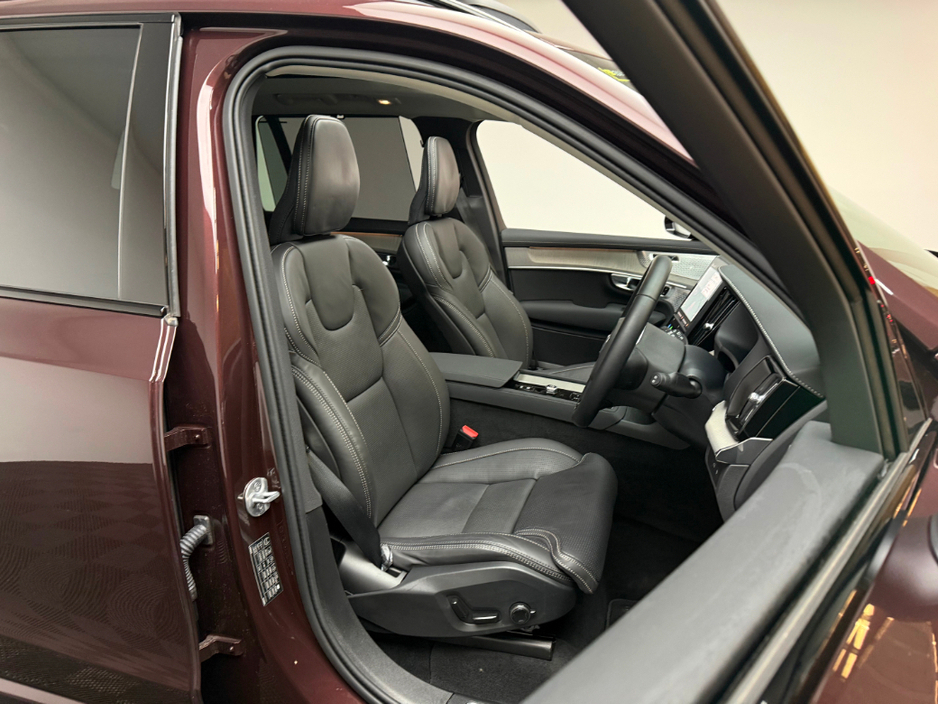 2025 Volvo XC90 - image 11