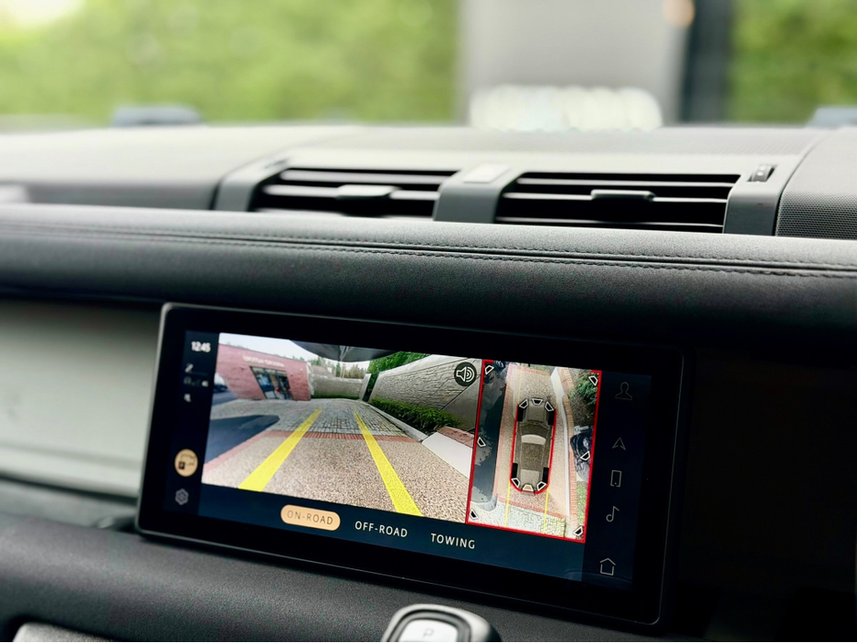 2021 Land Rover Defender - image 16