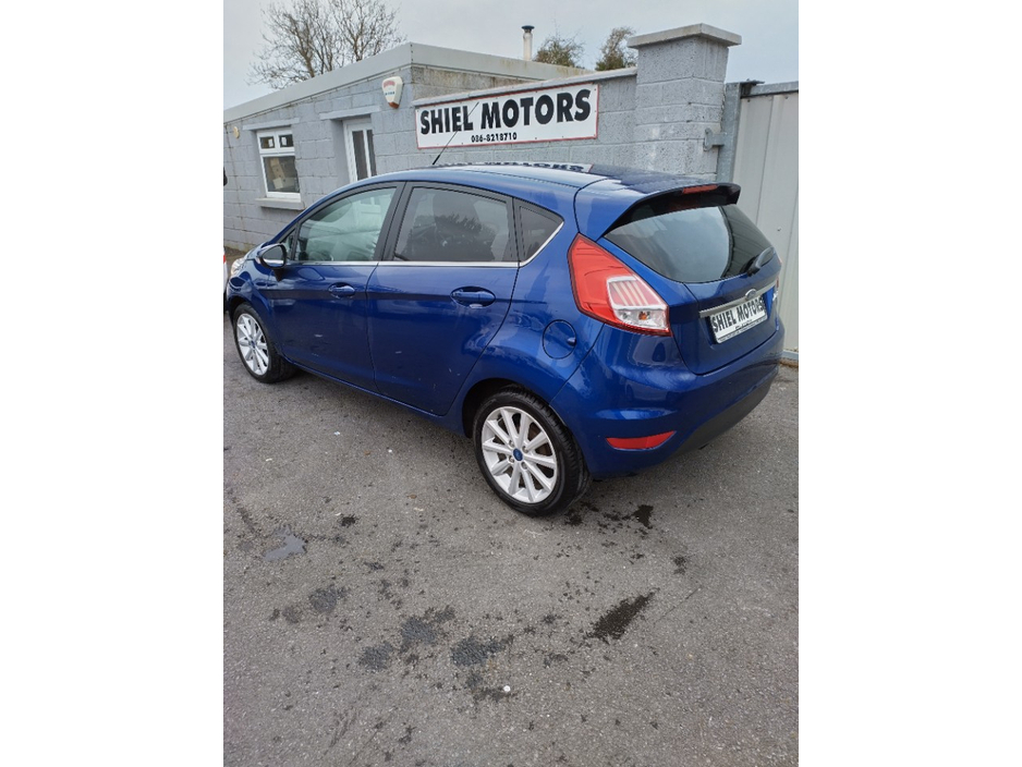 2016 Ford Fiesta - image 4