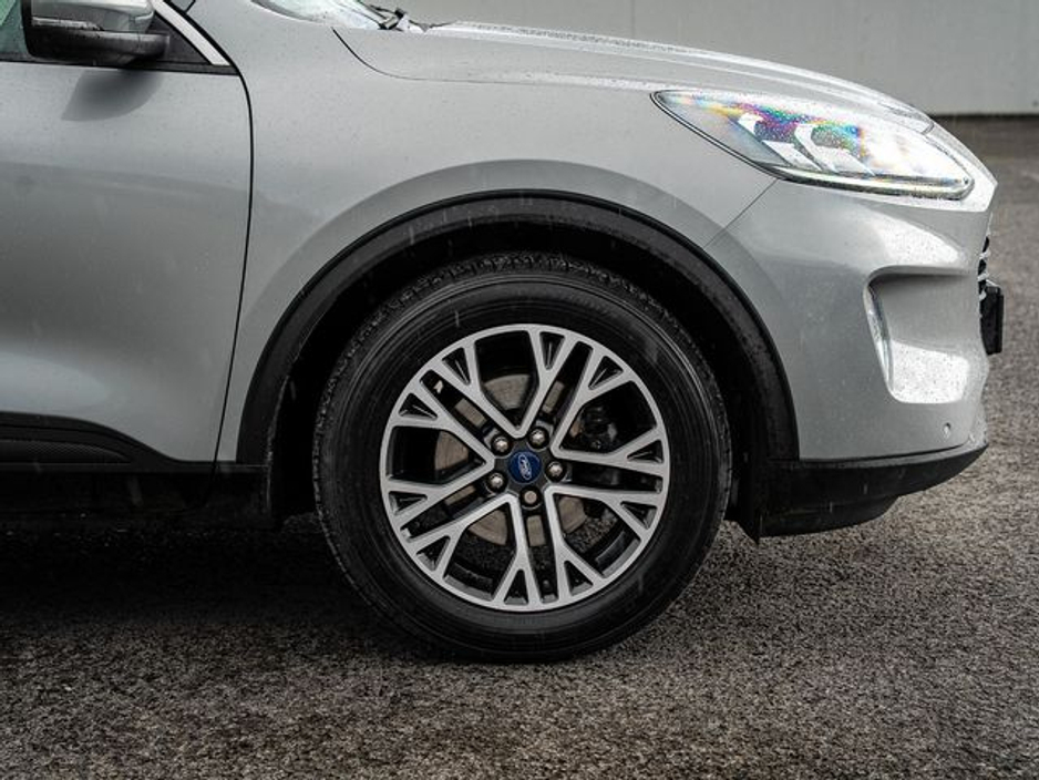 2021 Ford Kuga - image 3