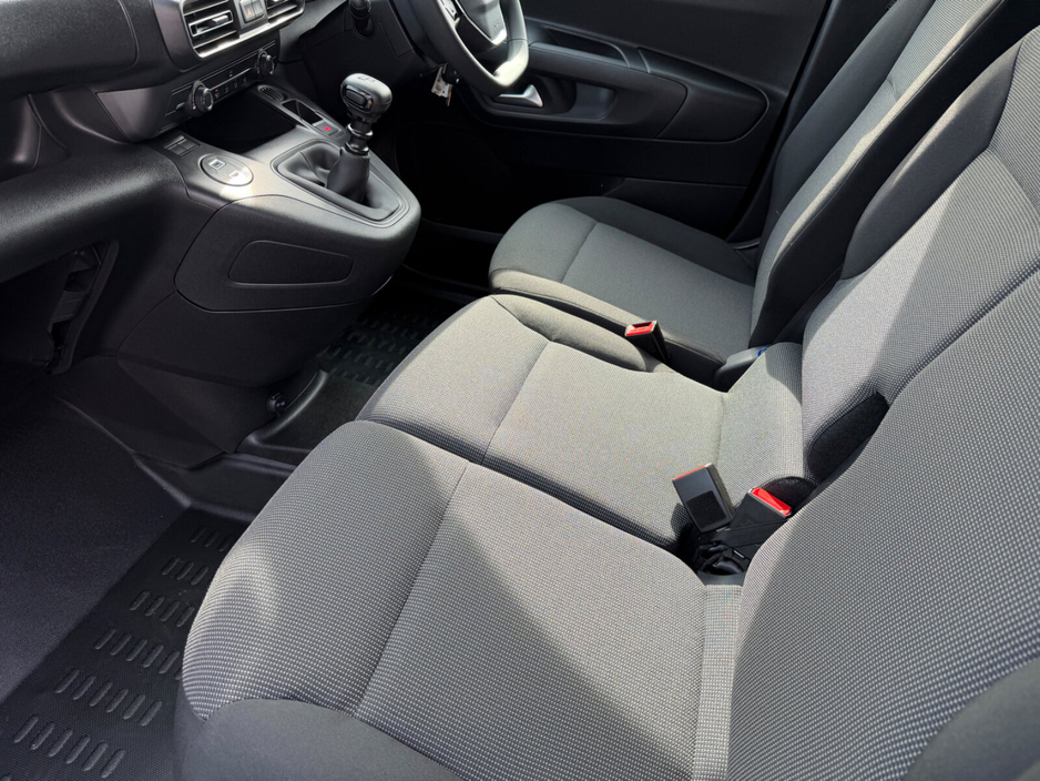 2026 Peugeot Partner - image 8