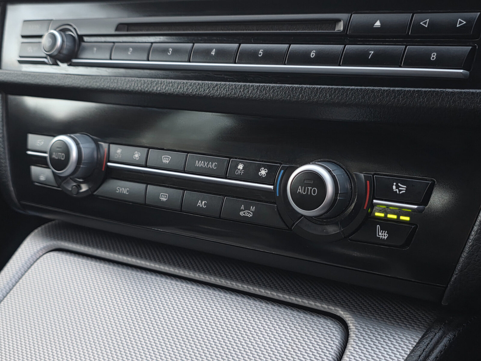 2014 BMW 5 Series - image 29