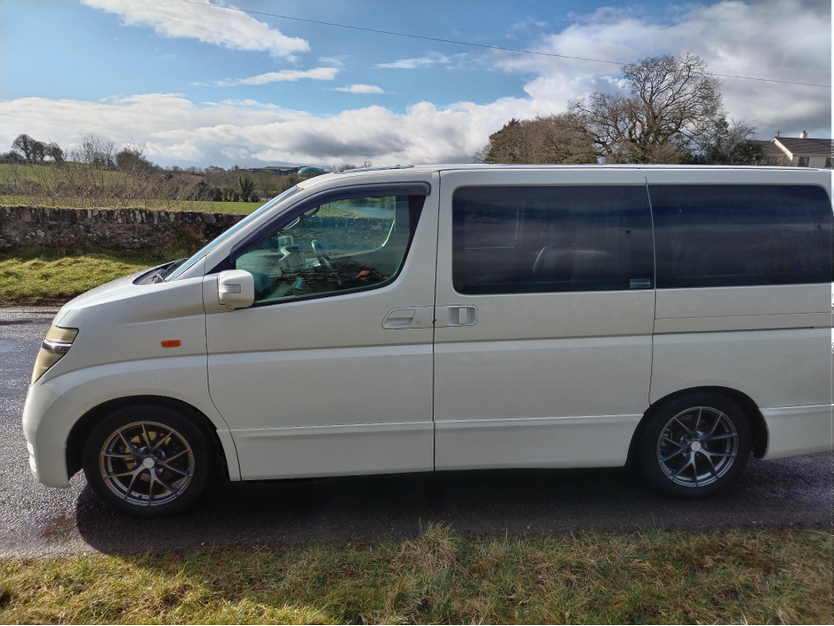2003 Nissan Elgrand 2003 €4,950