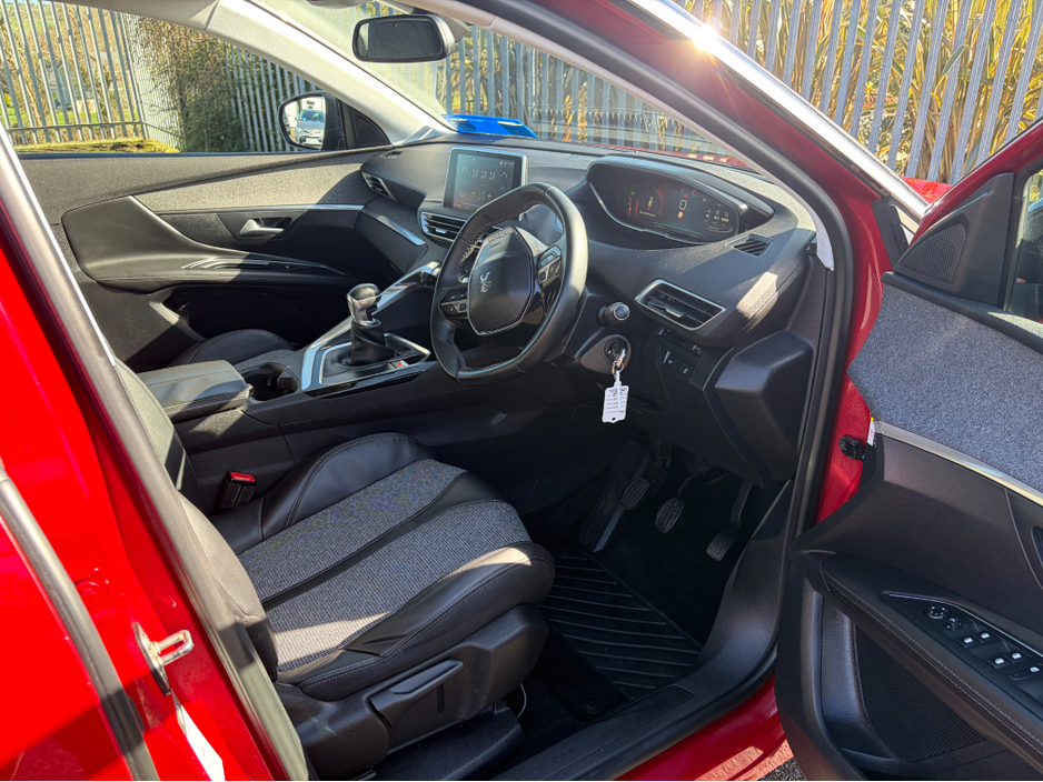 2018 Peugeot 3008 - image 6