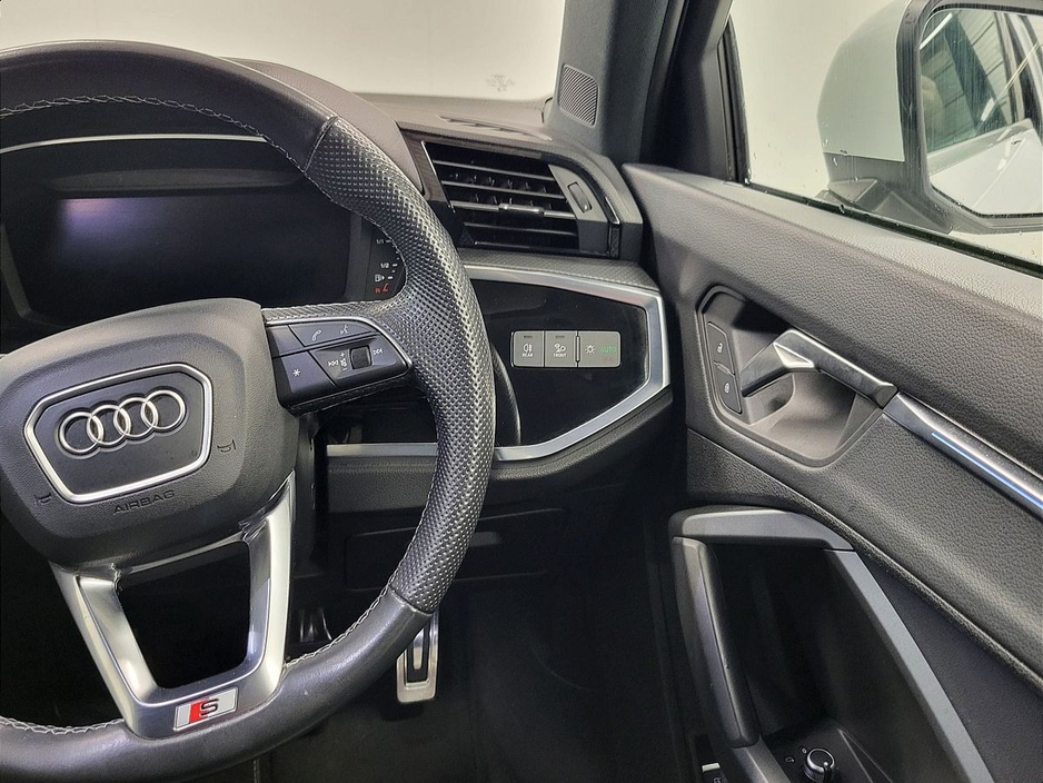 2024 Audi Q3 45 TFSI E S Tronic S line €43,975