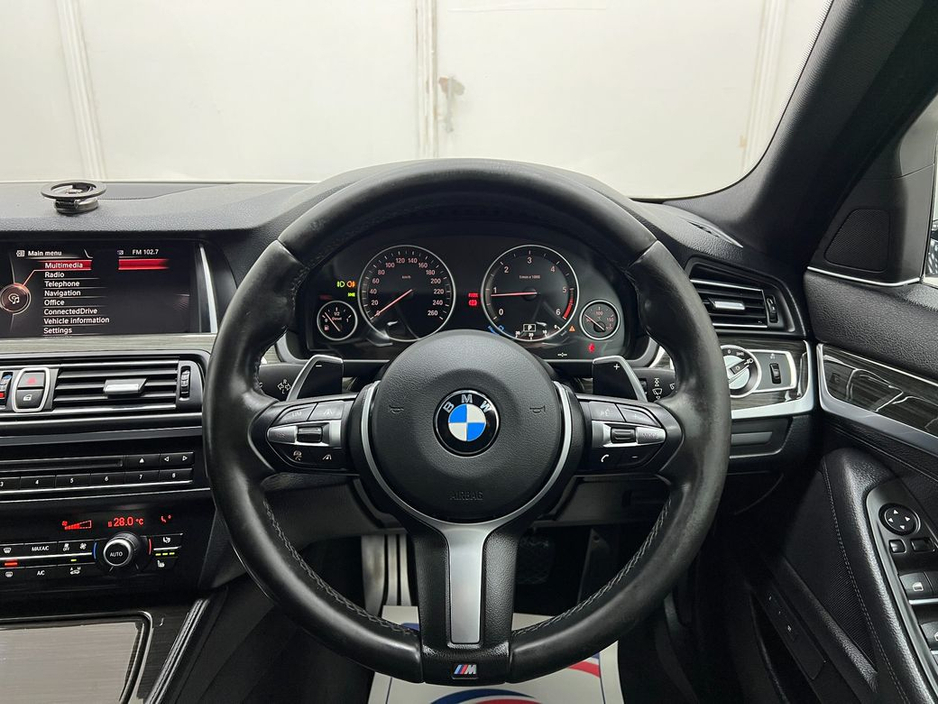 2016 BMW 5 Series - image 31