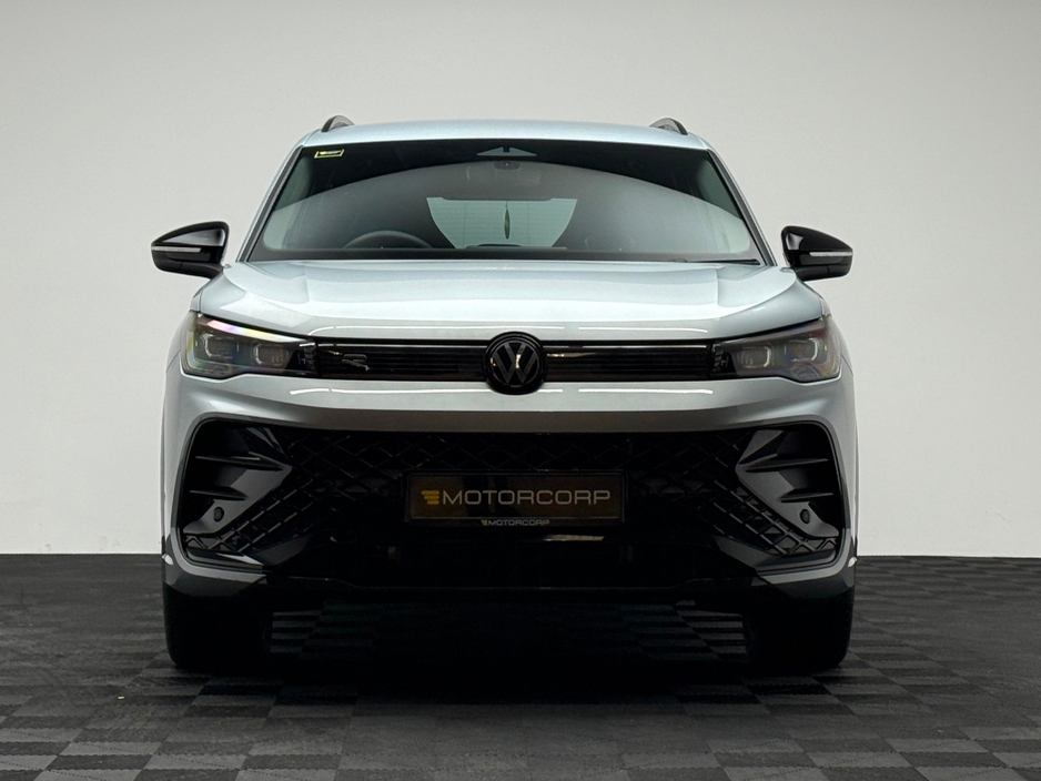 2025 Volkswagen Tiguan - image 2