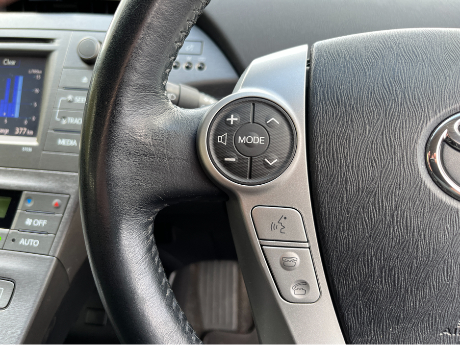 2015 Toyota Prius - image 21