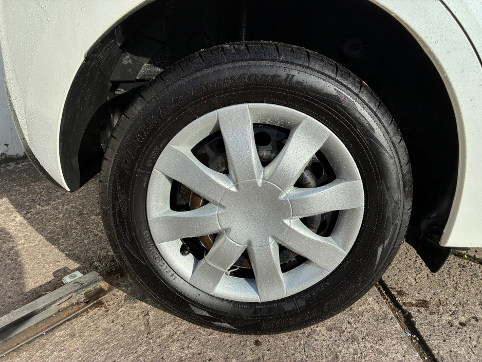 2017 Mazda Demio - image 12