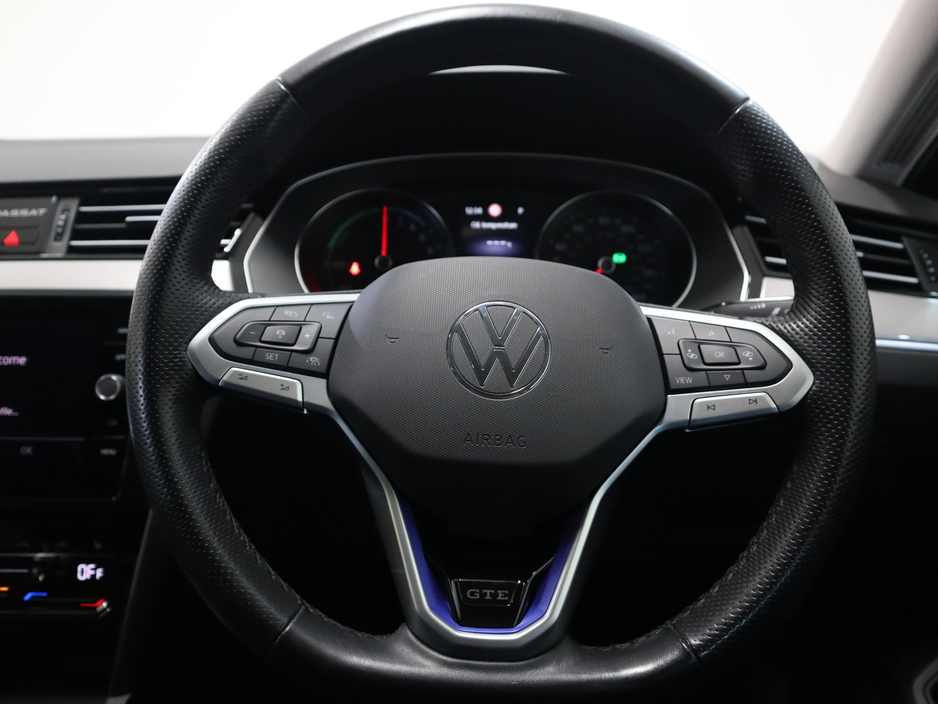 2022 Volkswagen Passat - image 11