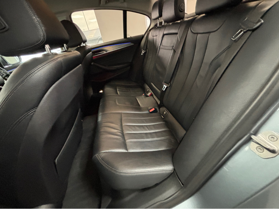 2017 BMW 5 Series - image 10