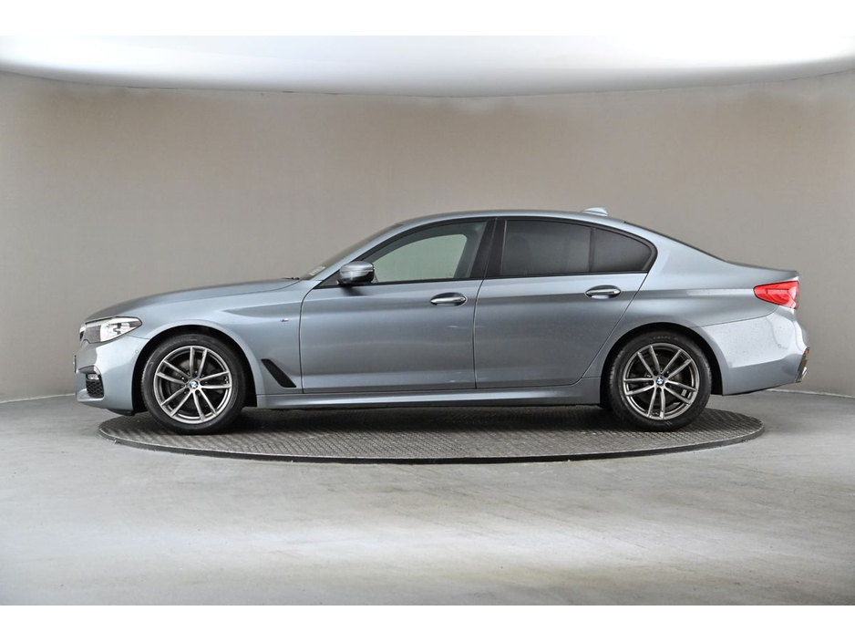 2018 BMW 5 Series - image 11