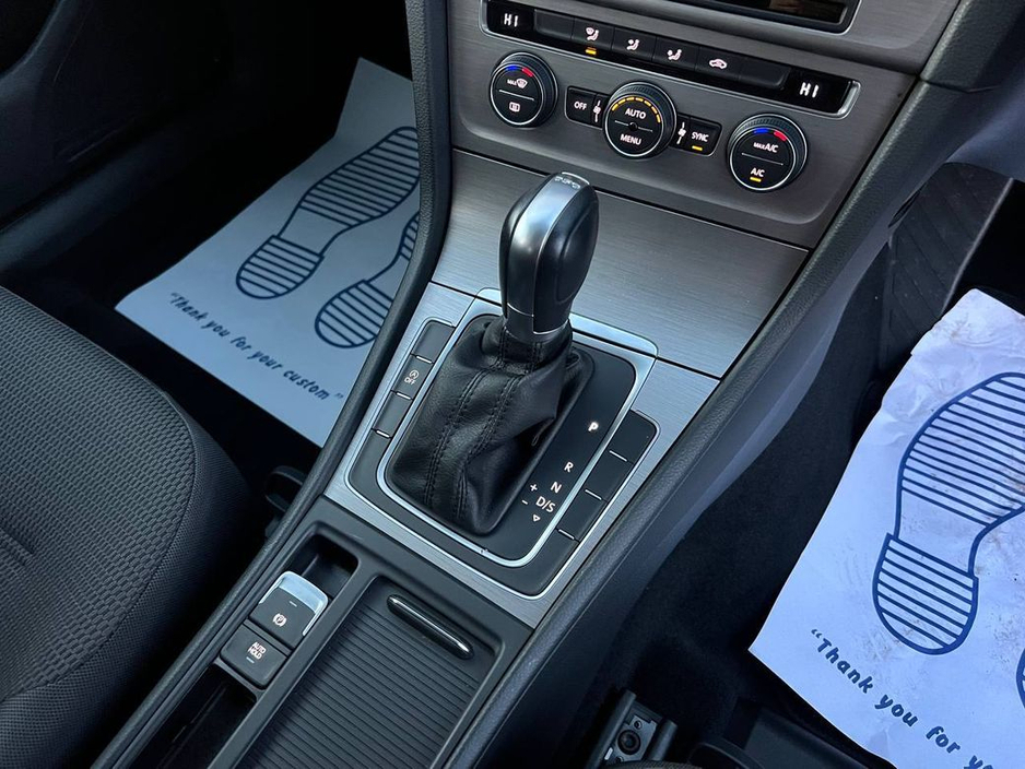 2015 Volkswagen Golf - image 11