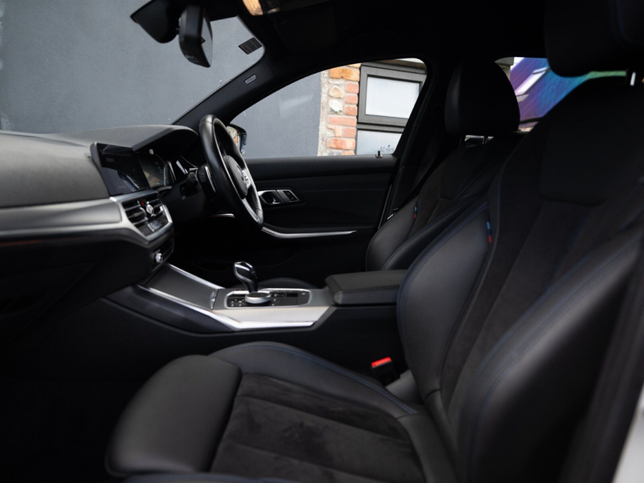 2021 BMW 3 Series - image 21