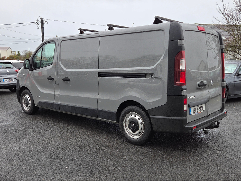 2018 Nissan NV300 - image 3