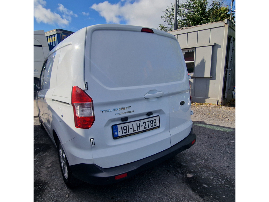 2019 Ford Courier - image 3