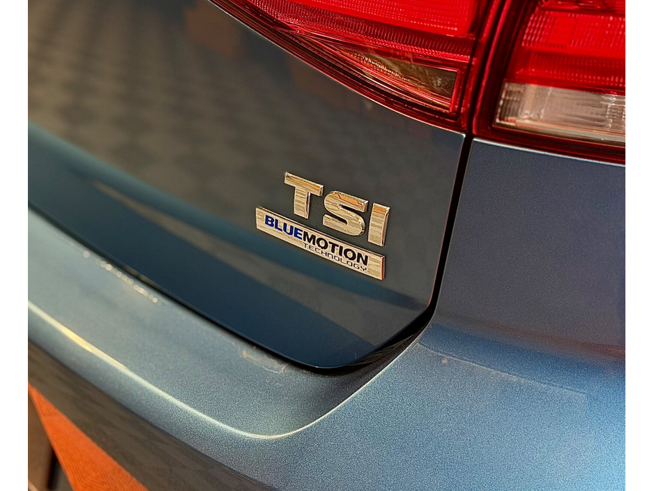 2014 Volkswagen Golf - image 23