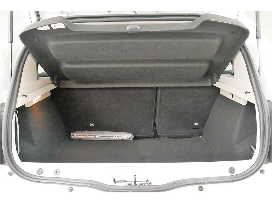 2017 Dacia Sandero - image 26