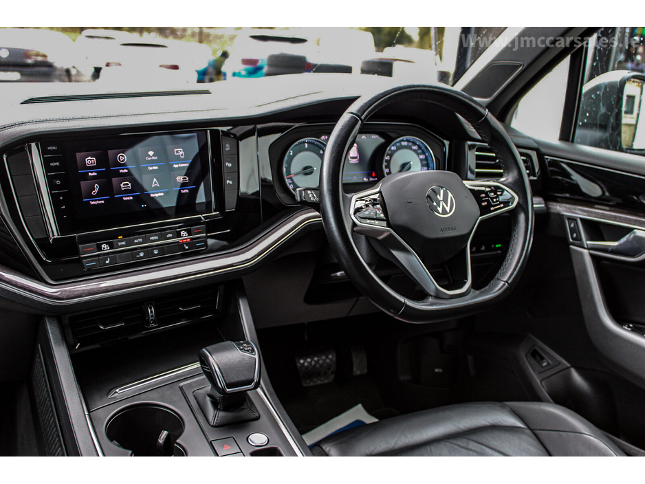 2021 Volkswagen Touareg - image 27