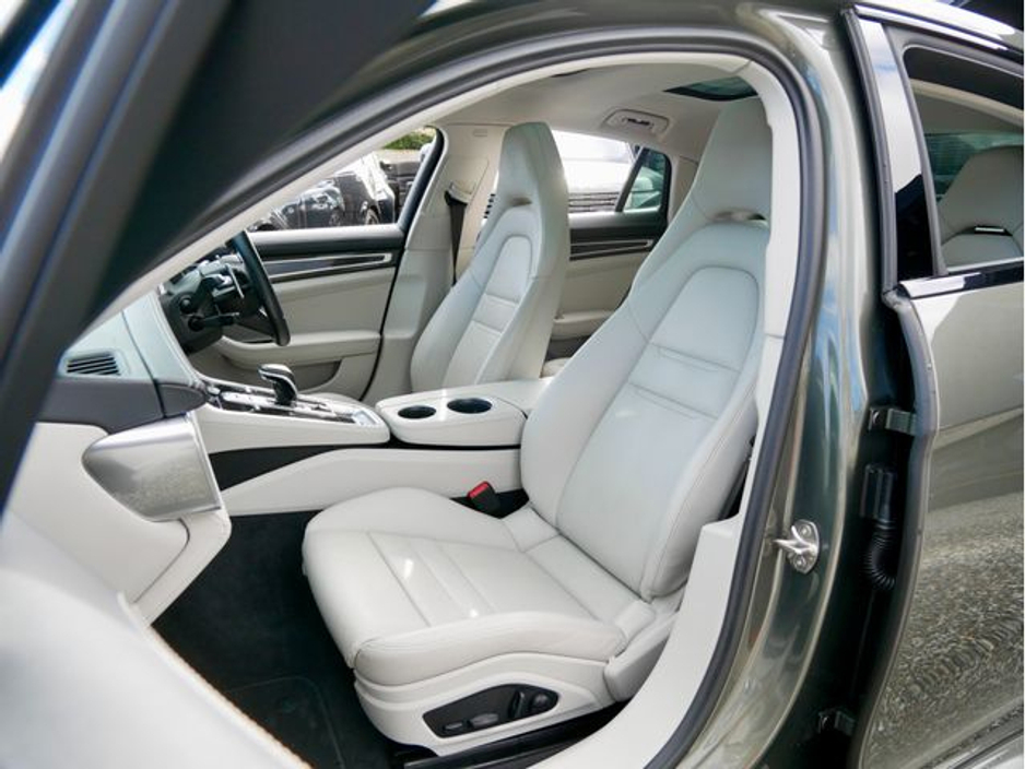 2023 Porsche Panamera - image 17