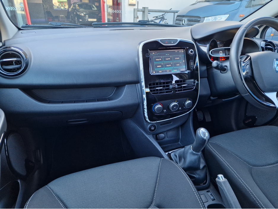 2016 Renault Clio - image 24