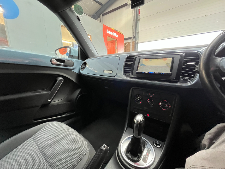 2013 Volkswagen Beetle - image 12