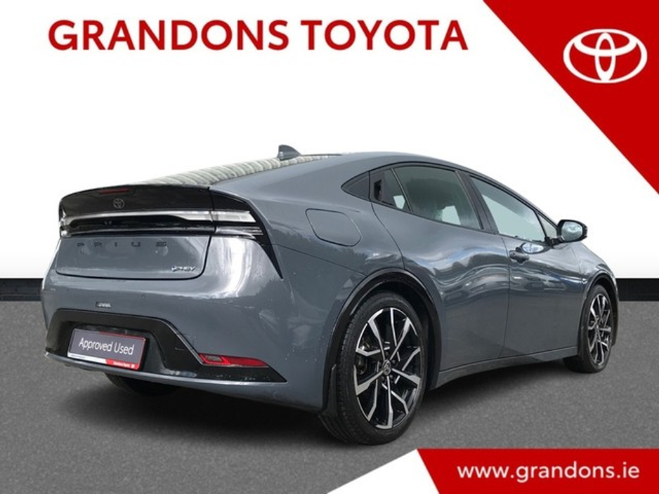 2024 Toyota Prius - image 2