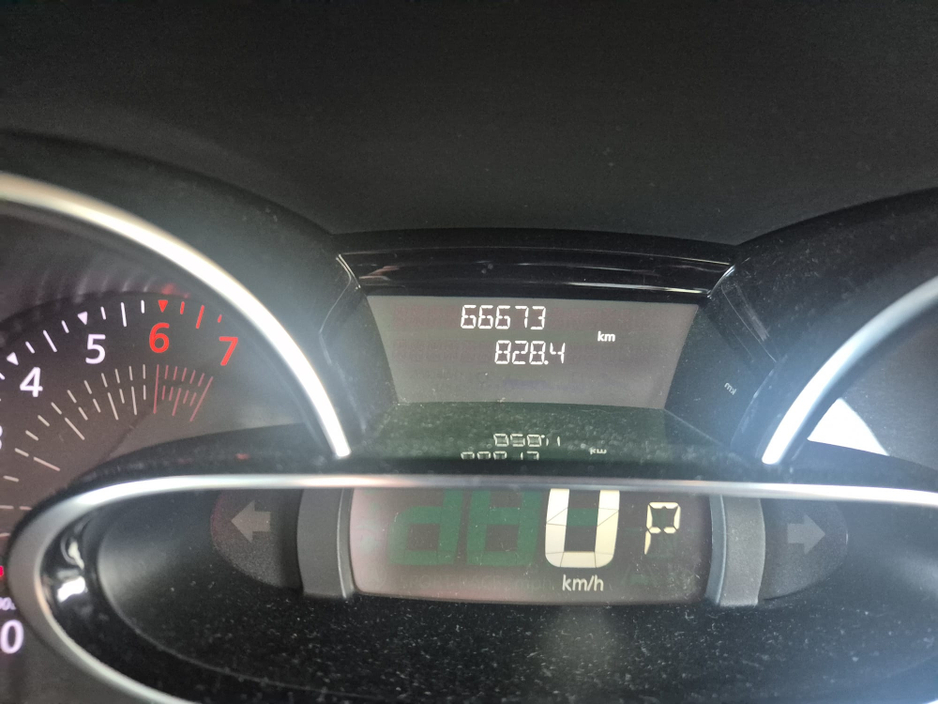 2017 Renault Clio - image 10