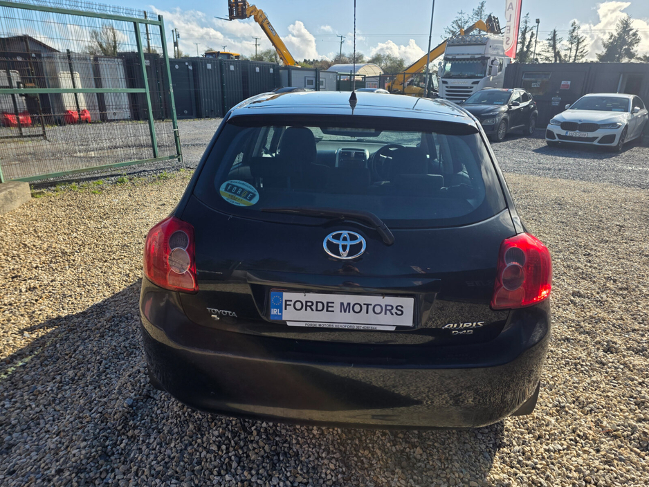 2007 Toyota Auris - image 5