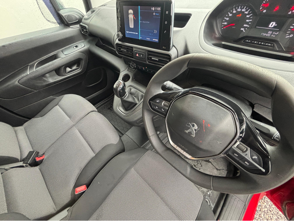 2021 Peugeot Partner - image 7