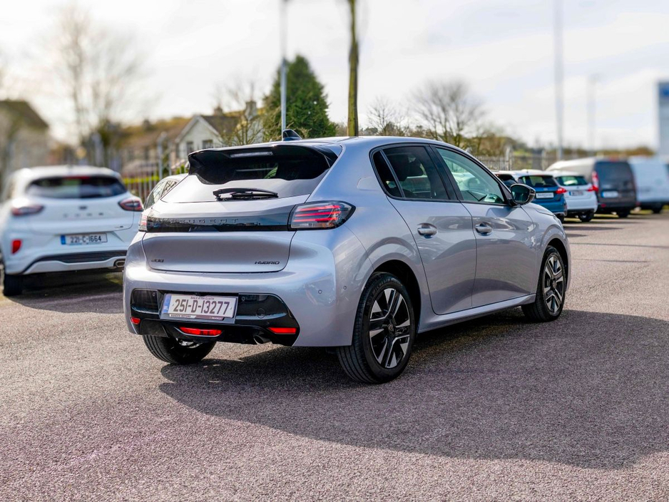 2025 Peugeot 208 - image 18