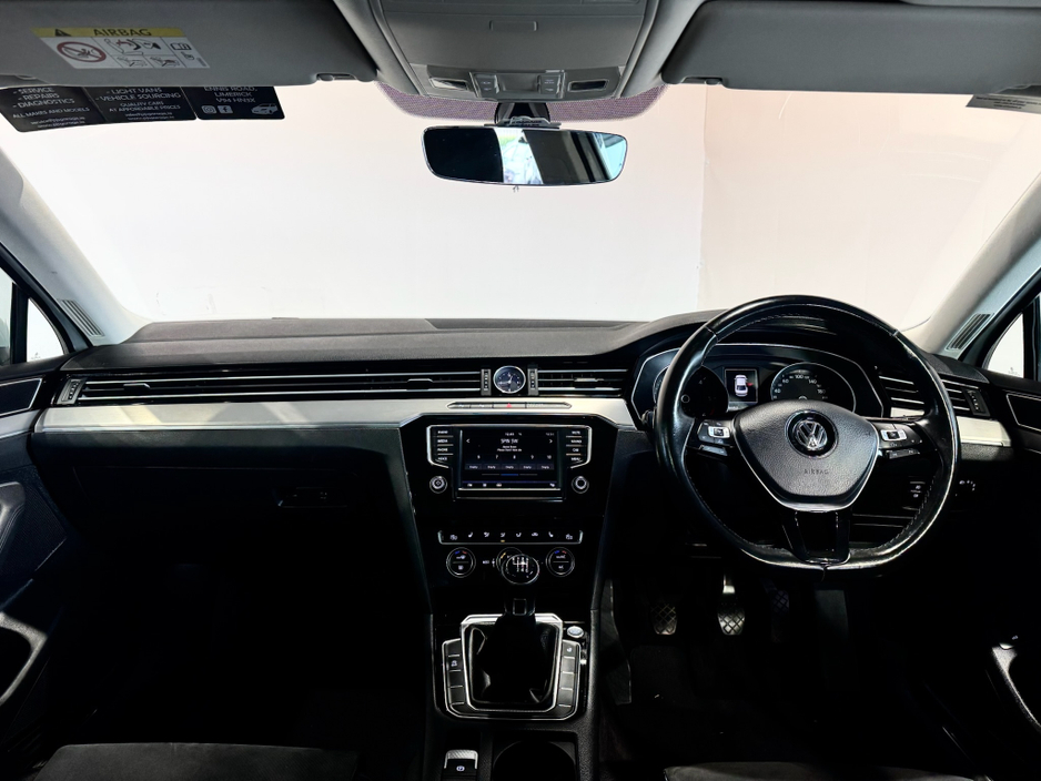 2017 Volkswagen Passat - image 10