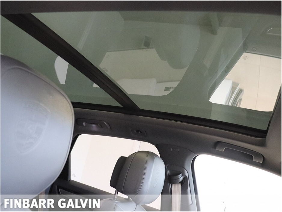 2022 Porsche Cayenne 3.0V6 E-Hybrid Platinum Edition 4WD Auto €71,950