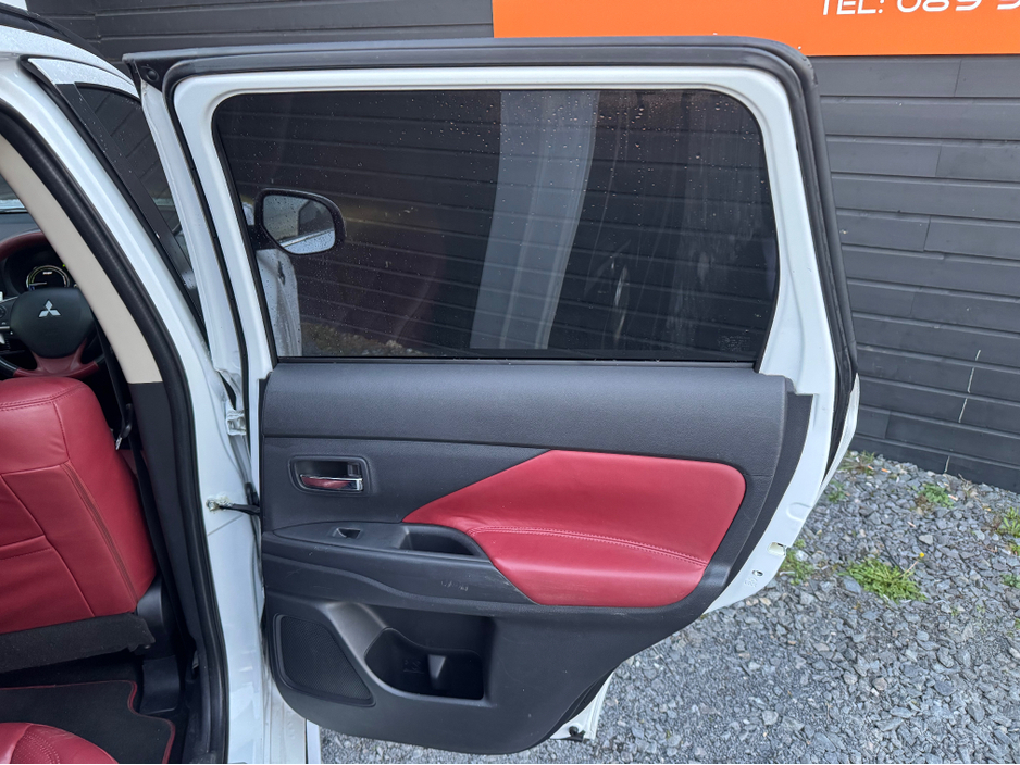 2015 Mitsubishi Outlander - image 15