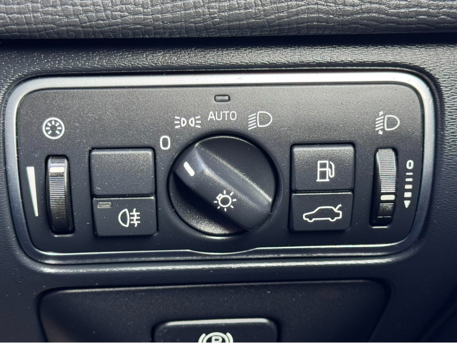 2017 Volvo XC60 - image 11