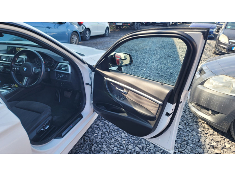 2018 BMW 3 Series - image 9