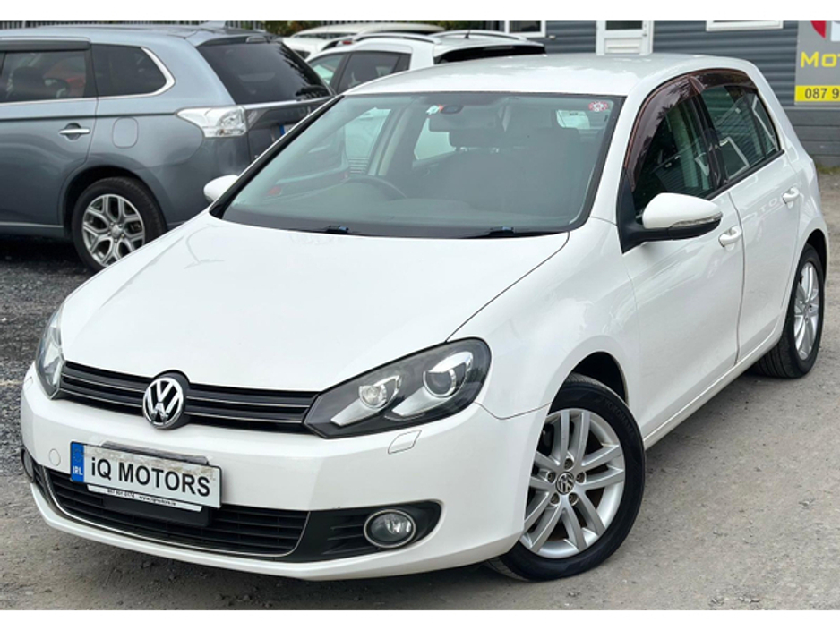 2012 Volkswagen Golf - image 2
