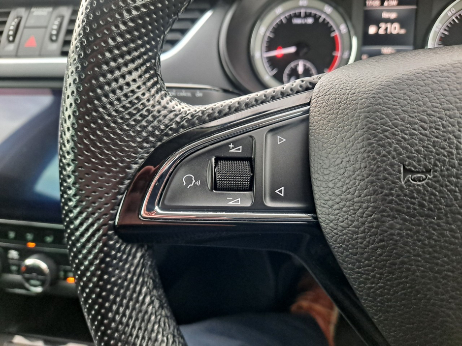 2020 Skoda Octavia - image 24