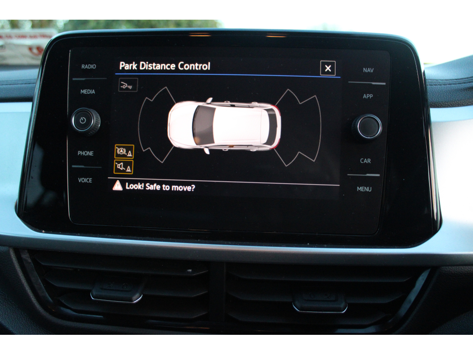 2024 Volkswagen T-Roc - image 10