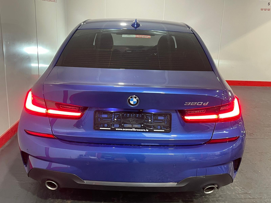 2021 BMW 3 Series - image 2