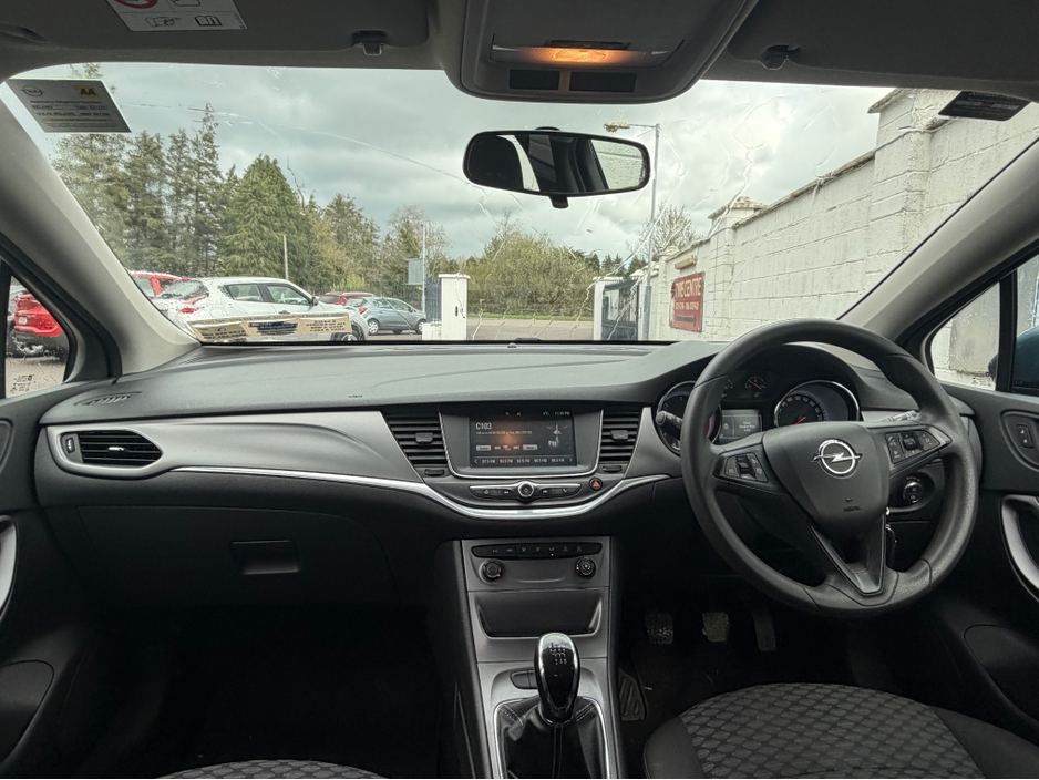 2017 Opel Astra - image 5